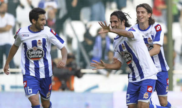 Antonio Tomás, Juan Rodríguez y Filipe Luis celebran con el Deportivo La Coruña (Getty Images)