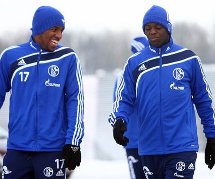 Bensingers Bayern – Jefferson Farfan wirbt für knisternde Erotik und auch andere sind sozial!
