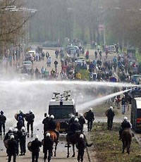 Ajax Hooligans against police, in Netherlands (AFP)