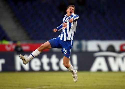 Lukasz Piszczek  kann es nicht fassen. Die Hertha hat sich noch nicht aufgegeben. (Getty Images/Bongarts)