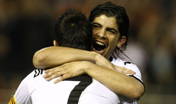Ever Banega y David Villa celebran durante el Valencia-Villarreal por la Liga BBVA (Getty Images)