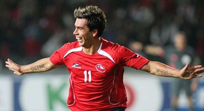 Esteban Paredes - Chile