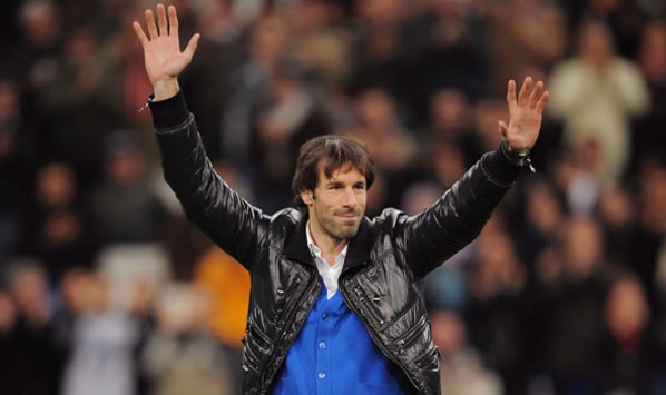 Ruud Van Nistelrooy se despide de la afición del Real Madrid en el Bernabéu (Getty Images)