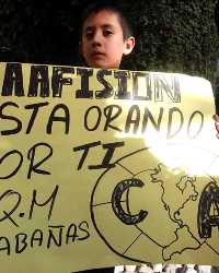 Boy fan of America supports Salvador Cabañas (Mexsport)