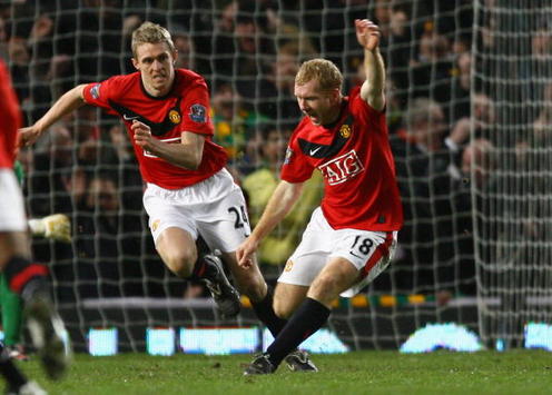 CC: Paul Scholes and Darren Fletcher  , Manchester United v Manchester City (Getty Images)