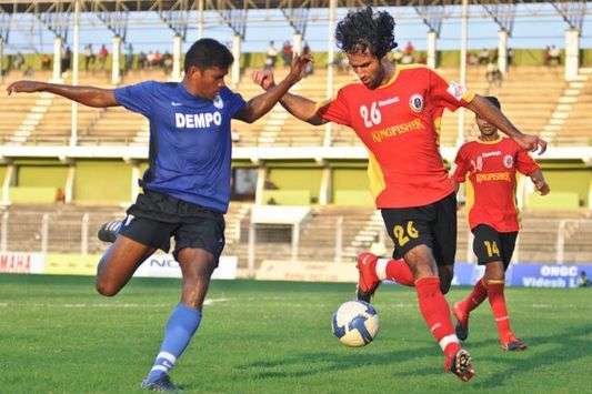 I-League: Dempo's Peter Carvalho And East Bengal's Mehrajuddin Wadoo (Mango Peel)