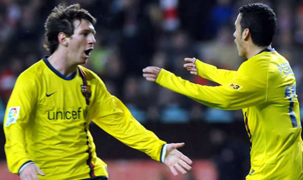 Lionel Messi y Pedro celebran con el Barcelona frente al Sporting de Gijón en la Liga BBVA (Getty Images)