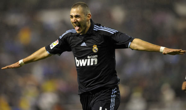 Karim Benzema celebra durante el Deportivo La Coruña-Real Madrid (Getty Images)