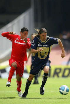 Leandro Augusto -Pumas -Carlos Esquivel -Toluca (Mexsport)