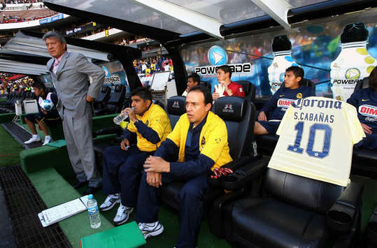 Club America Supports Cabañas (Mexsport)
