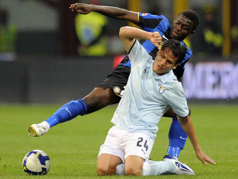 Un duello tra Ledesma e Muntari (Getty Images)
