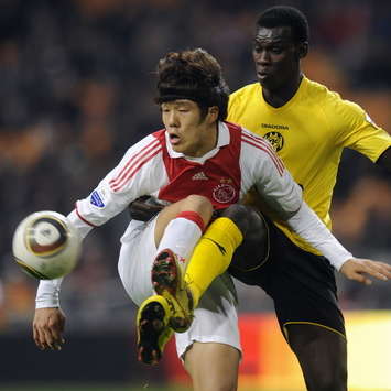 Hyun Jun Suk vs. Pa-Modou Kah, Ajax - Roda JC (foto: PRO SHOTS)