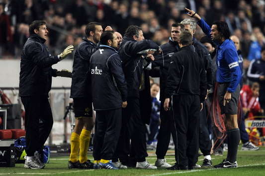 René Trost, assistent trainer Roda JC, moet worden tegengehouden (Foto PROSHOTS)