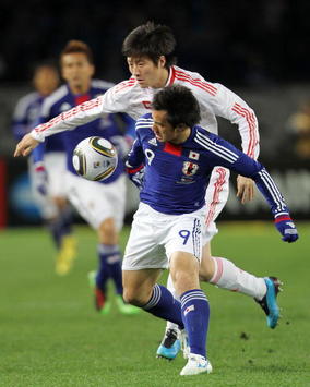 East Asian Football Championship: Shinji Okazaki - Zhao Peng, Japan v China (Getty Images)