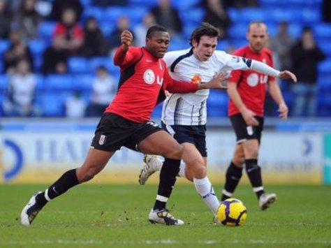 Kagisho Digkacoi challenges Mark Davies