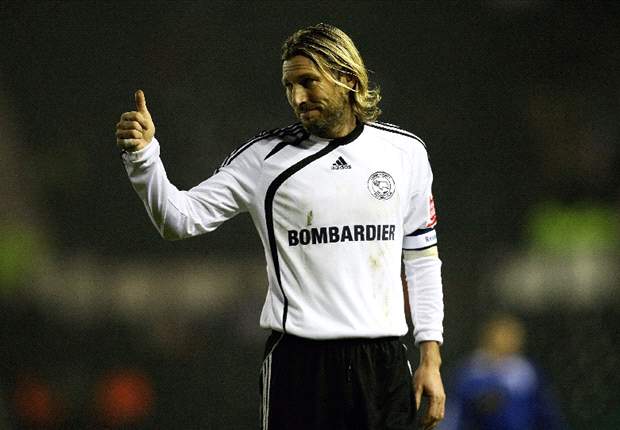 Word on the Tweet: Robbie Savage does the mobot & Rio Ferdinand wishes he was in Turkey
