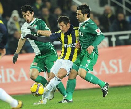 Emre Belozoglu (Fenerbahce) - Bekir Ozan Has (Bursaspor) (fenerbahce.org)