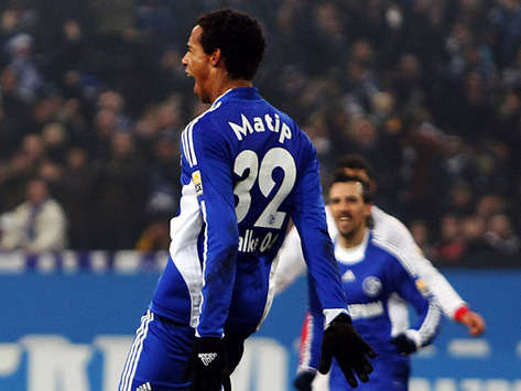 Bundesliga:Schalke 04 - 1. FC Köln, Matip jubelt über das 1:0 (Bongarts / Getty Images)