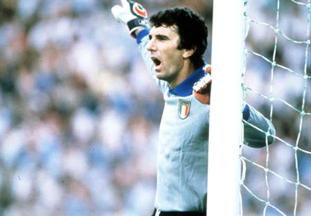 Anche i migliori a volte sbagliano, Zoff difende Buffon: "Sono cose che capitano, sicuramente avrà già dimenticato la papera"