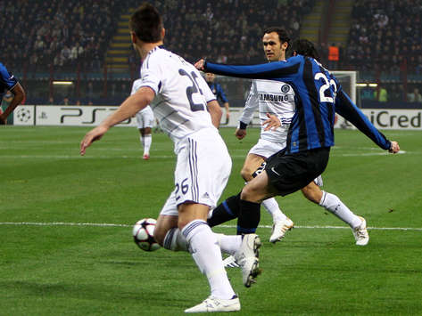 Diego Milito gives Inter an early lead against Chelsea
