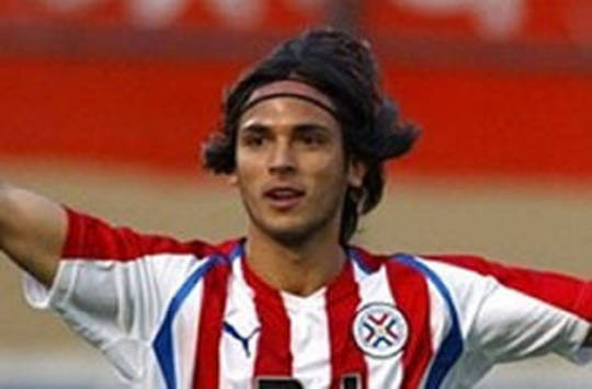 Roque Santa Cruz, the striker of Paraguay (AFP)