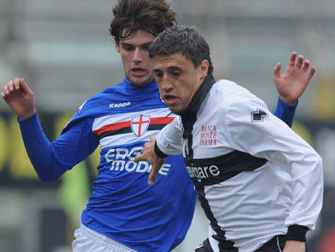 Hernan Crespo lotta con Poli durante Parma-Sampdoria (Getty Images)