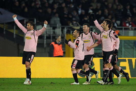 La grande gioia dei giocatori del Palermo dopo il goal di Miccoli contro la Juventus (Getty Images)