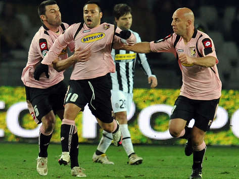 E' festa rosanero dopo l'impresa a Torino: 2-0 contro la Juventus (Getty Images)
