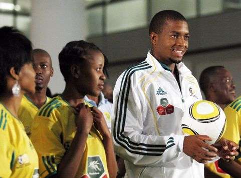 Itumuleng Khune joins ABSA Staff at the Football Friday