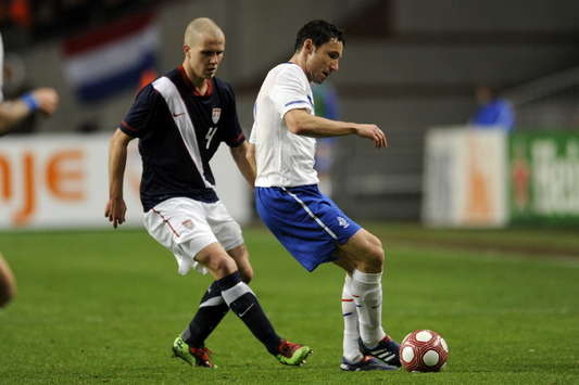 Michael Bradley, USA; Mark van Bommel, Netherlands / Holland