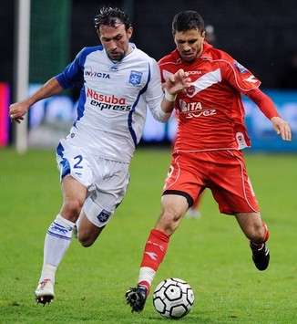 Ligue 1 : Cedric Hengbart (AJ Auxerre) vs Yacine Bezzaz (Valenciennes)
