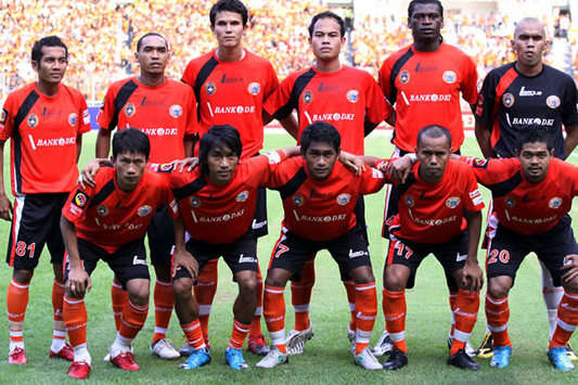 Fokus Persija Jakarta Arema Indonesia Semen Padang Berebut