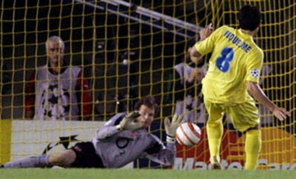 Riquelme vs Lehmann in Champions League (AFP)