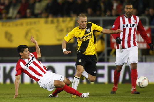 Tommie van der Leegte vs Carlos Salcido, NAC Breda - PSV (Foto PROSHOTS)