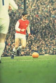 Frank McLintock in his playing days from Arsenal(Getty Images)