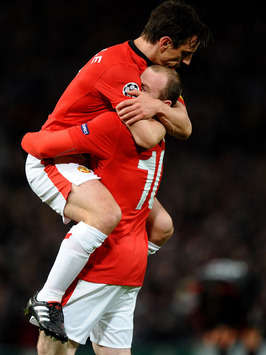 Rooney Celebrating his goal with Gary Neville(Getty Images)