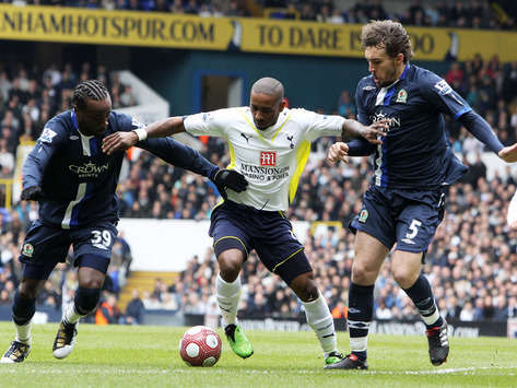 Jermain Defoe of Tottenham Hotspur is closed down by Pascal Chimbonda (L) and Gael Givet of Blackburn Rovers(Getty Images)
