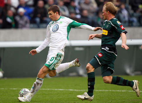 Edin Dzeko, zieht hier vor Tobis Levels ab, war mit Doppelpack erfolgreich (Getty Images)