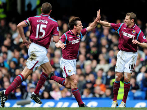 Scott Parker (C) of West Ham celebrates with teammate Jonathan Spector (R) (Getty Images)