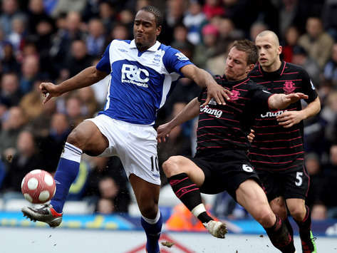 Phil Jagielka of Everton is challenges by Cameron Jerome of Birmingham during the Barclays Premier League match(Getty Images) 800