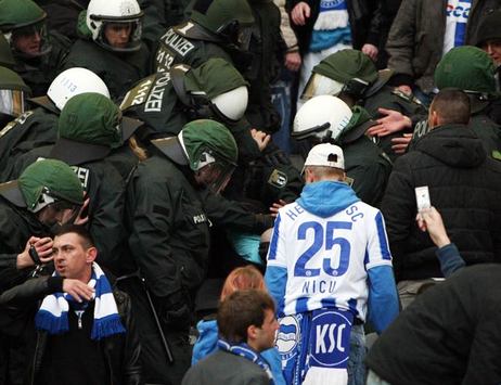 Police in Berlin try to control Hertha Hooligans (Bongart/Getty)