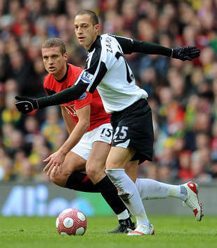 Bobby Zamora of Fulham in action with Nemanja Vidic of Manchester United during the Barclays Premier League match between Manchester United and Fulham(Getty Images) 