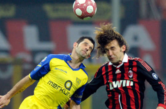Andrea Pirlo & Sergio Pellissier - Milan-Chievo (Getty Images)