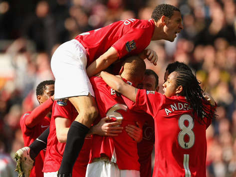 İngiltere: Wes Brown ve takım arkadaşlarının gol sevinci (Manchester United) (Getty Images)