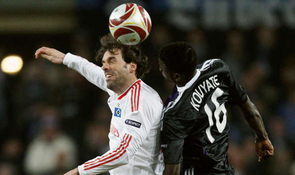 Ruud van Nistelrooy und Anderlechts Cheikhou Kouyate im Luftduell (Getty Images)