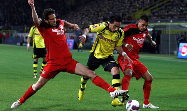 Bundesliga: Borussia Dortmund - Bayer Leverkusen, Lucas Barrios; Manuel Friedrich, Arturo Vidal (Getty Images)
