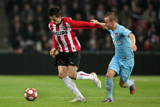 Stanislav Manolev vs Miroslav Stoch, PSV - FC Twente (Foto PROSHOTS)