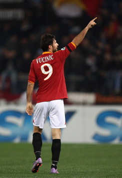Vucinic esulta dopo il suo secondo goal in Roma-Udinese (Getty Images)