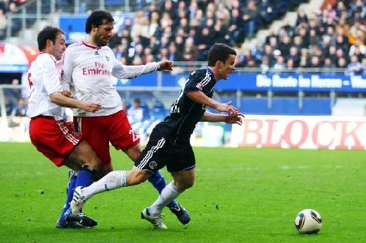 Almanya: Joris Mathijsen ve Ruud Van Nistelrooy (Hamburg) - Baumjohann (Schalke) (Getty Images)