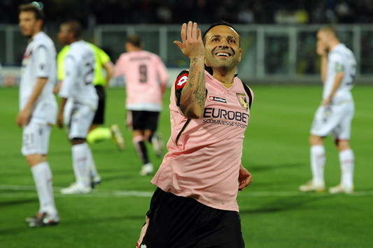 L'esultanza 'alla John Cena' di Miccoli dopo il suo secondo goal in Palermo-Bologna (Getty Images)